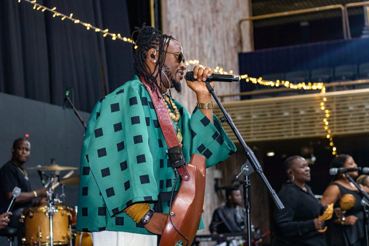 Jah_Prayzah_performs_at_the_closing_ceremony.jpeg - 180.52 kB